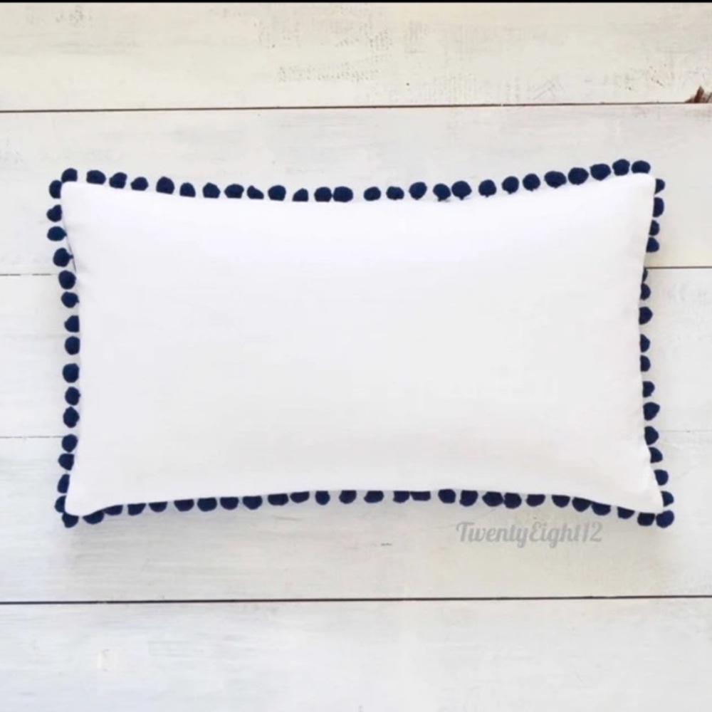 NWT White Cotton & Navy Blue Pom Pom Lumbar Pillow Covers